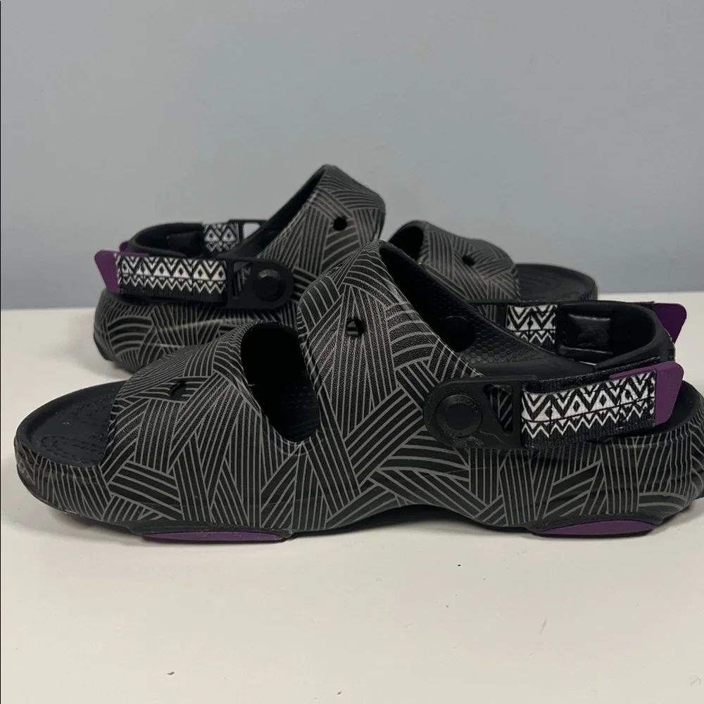 CROCS Marvel Black Panther Purple & Gray Patterned Sandals Unisex Men 6 Women 8‎